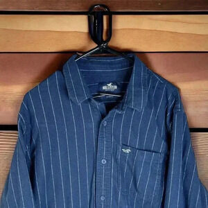 Hollister Men's XL Blue Stripe Button Up Collared Long Sleeve Logo Shirt.